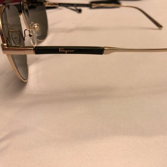 New Salvatore Ferragamo Aviator Sunglasses Unisex main image 9
